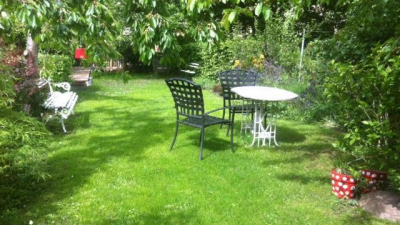 Der Hausgarten im Sommer