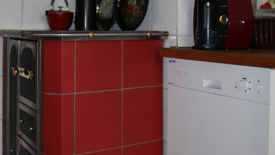 Ein hochwertig gekachelter K&uuml;chenofen