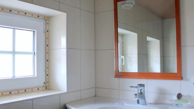 Ein Villeroy & Boch-geflie&szlig;tes Badezimmer en suite