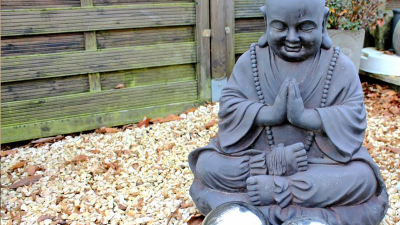 „Glückliches Zeitalter“, in dem Dir ein Buddha erscheint.