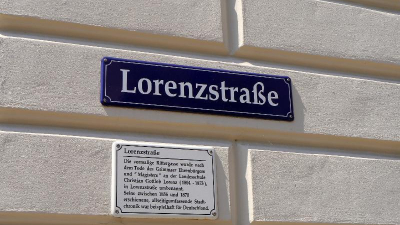 ... „Hier wohnte Professor Gottlob Lorenz, Verfasser der Chronik unsrer Stadt“...