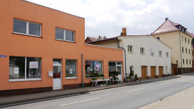 Angeboten wird ein vermietetes, dreigeschossiges Wohn- und Geschäftshaus, Angeboten wird ein vermietetes, dreigeschossiges Wohn- und Geschäftshaus,