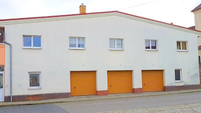 Des Weiteren zählen zum Angebot ein Garagengebäude mit 3 Garagenstellplätzen Des Weiteren zählen zum Angebot ein Garagengebäude mit 3 Garagenstellplätzen