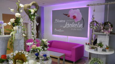 und 1 Gewerbeeinheit mit einer Verkaufsfläche und 1 Gewerbeeinheit mit einer Verkaufsfläche