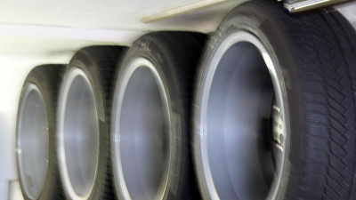 Die Garage ist sowohl vom Wohnhaus als auch stra&szlig;enseitig begehbar.