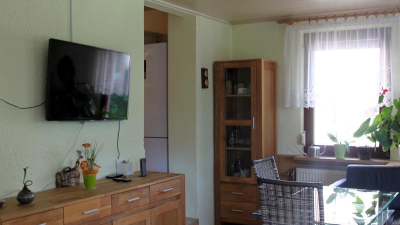 erstreckt sich ein herrlicher Wintergarten.