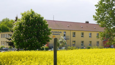 befindet sich die Grundschule der Gemeinde Jesewitz.
