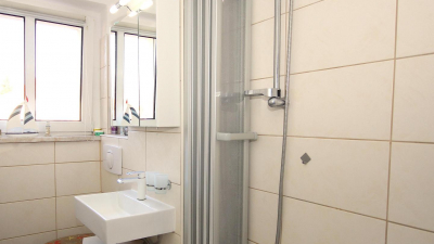 liegt im 2. Obergeschoss.