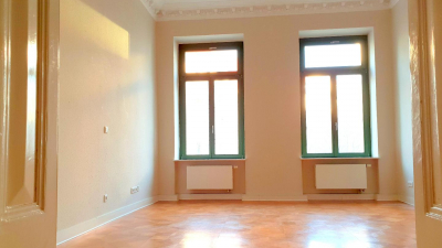 liegt im 1. OG einer denkmalgesch&uuml;tzten Immobilie