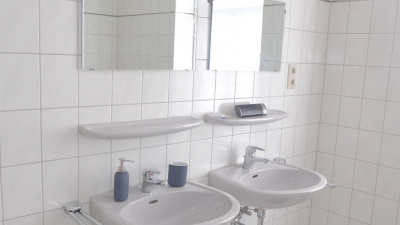 ist unterkellert und bietet im Paket ist unterkellert und bietet im Paket