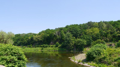 Die Maklerinnen empfehlen eine Schifffahrt auf der Mulde!