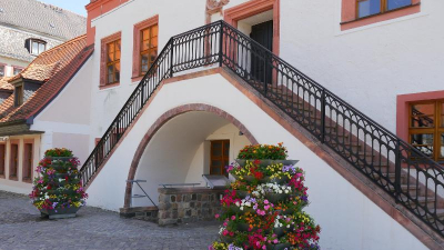 weniger als 200 m vom Marktplatz entfernt,