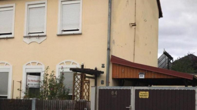 ein dreigeschossiges Einfamilienwohnhaus