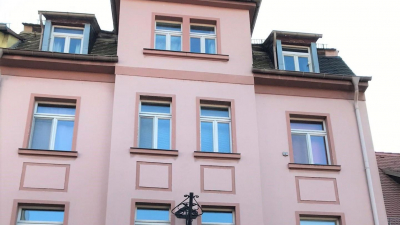 mit 4 Wohneinheiten und 1 Gewerbeeinheit,