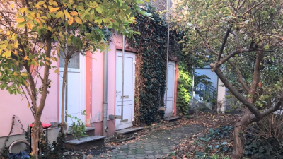 von insgesamt ca. 328 m&sup2;