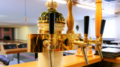 Angeboten wird ein Gebäudekomplex Angeboten wird ein Gebäudekomplex