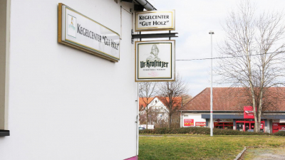 ein multifunktionelles Veranstaltungsgebäude, ein multifunktionelles Veranstaltungsgebäude,