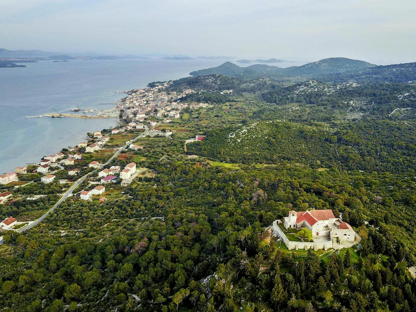 Mit traumhaftem Meerblick Sanierungsbedürftiges Natursteinhaus auf
