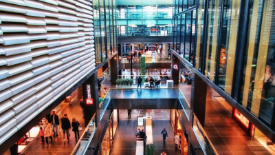 Shopping in modernen Kaufh&auml;usern