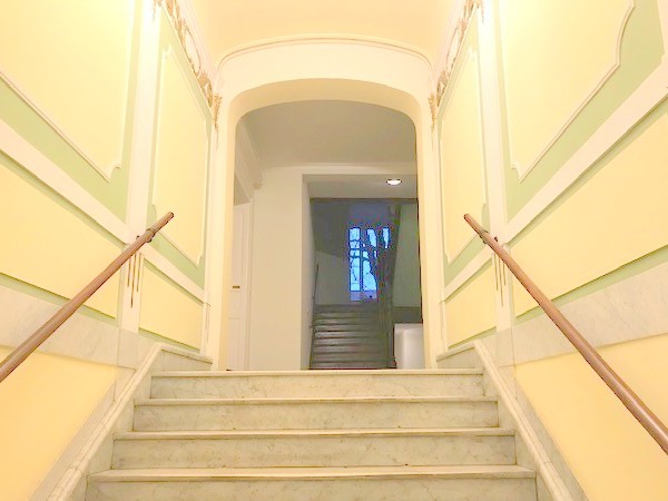 mehrgeschossiges Wohngeb&auml;ude