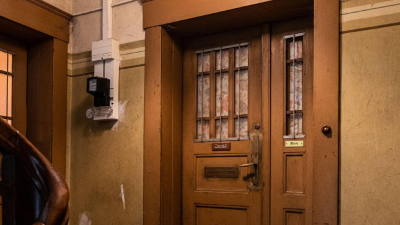 Das Mietshaus steht unter