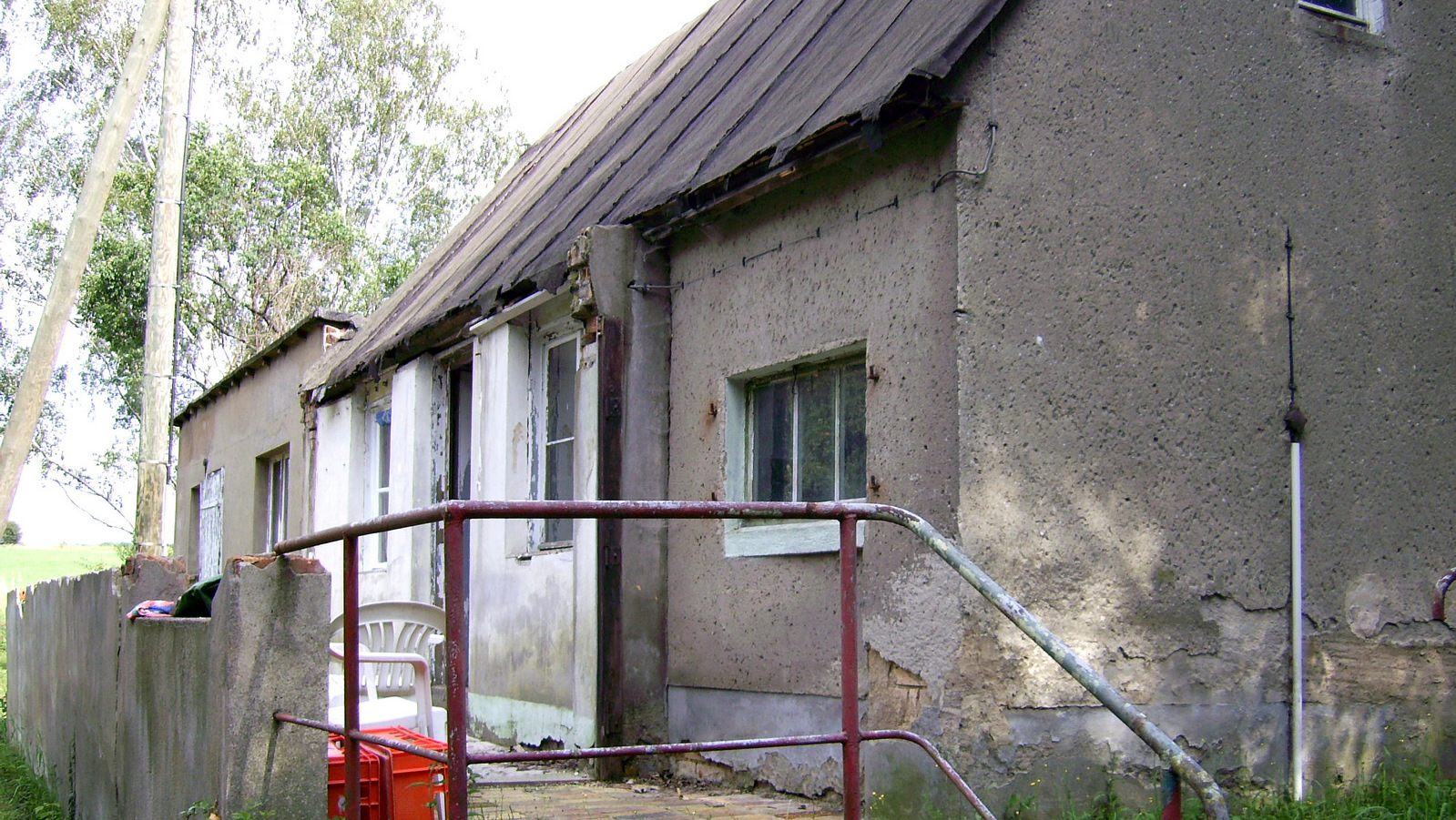 mit Abwasserhaus- und Stromanschluss- 