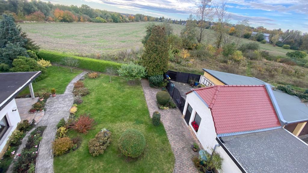 und verf&uuml;gt &uuml;ber mehrere Nebengelasse