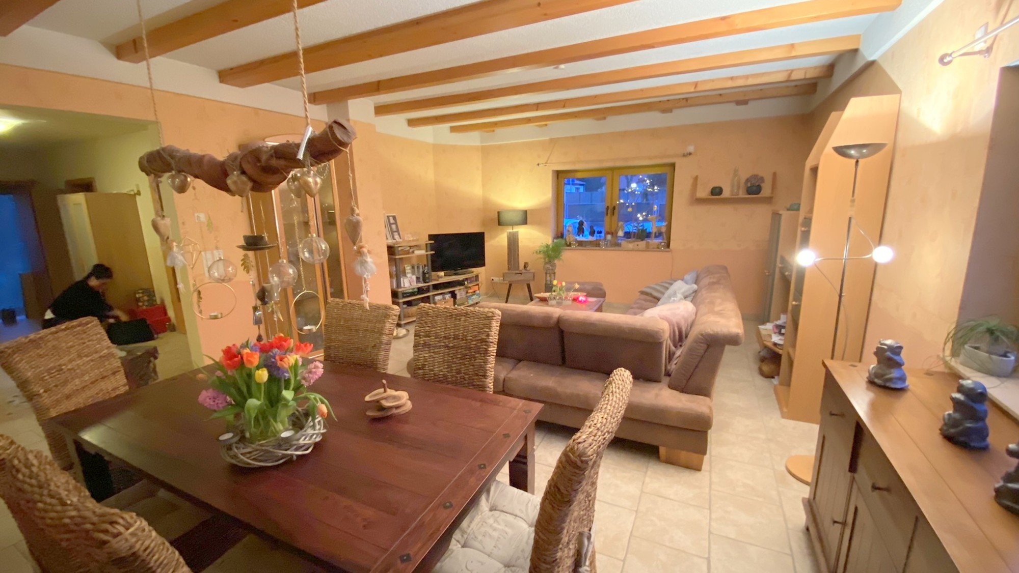 04_nachhause-immobilien_ac7ab093-4008-40b7-a2db-f171765bbc96_bild Reserviert ... Ein moderner Wohntraum mit Swimmingpool, Ausbaureserve und gro&szlig;em Garten