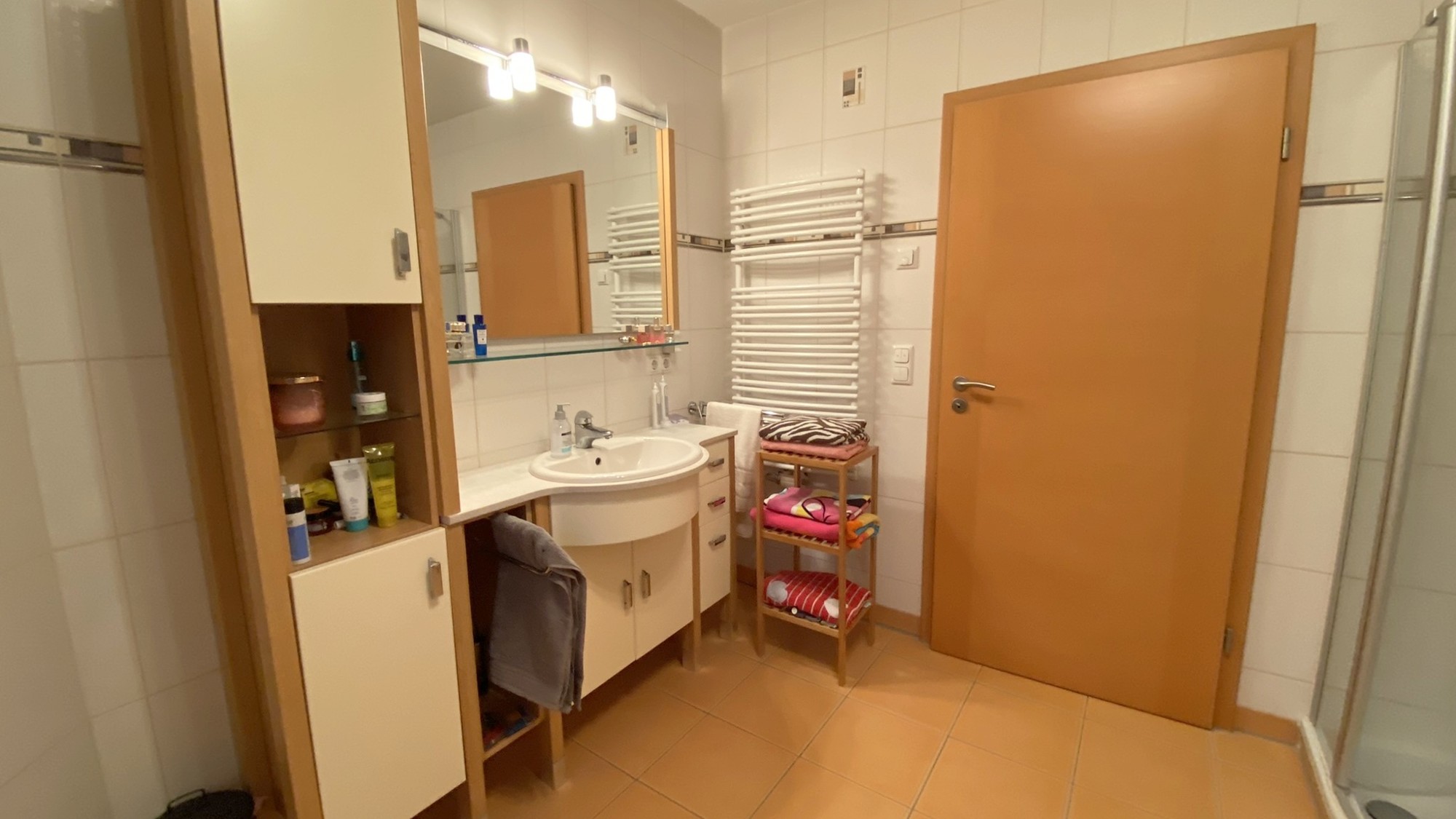 05_nachhause-immobilien_55409f09-638c-4255-a8fc-3c4b9b0dcc21_bild Reserviert ... Ein moderner Wohntraum mit Swimmingpool, Ausbaureserve und gro&szlig;em Garten