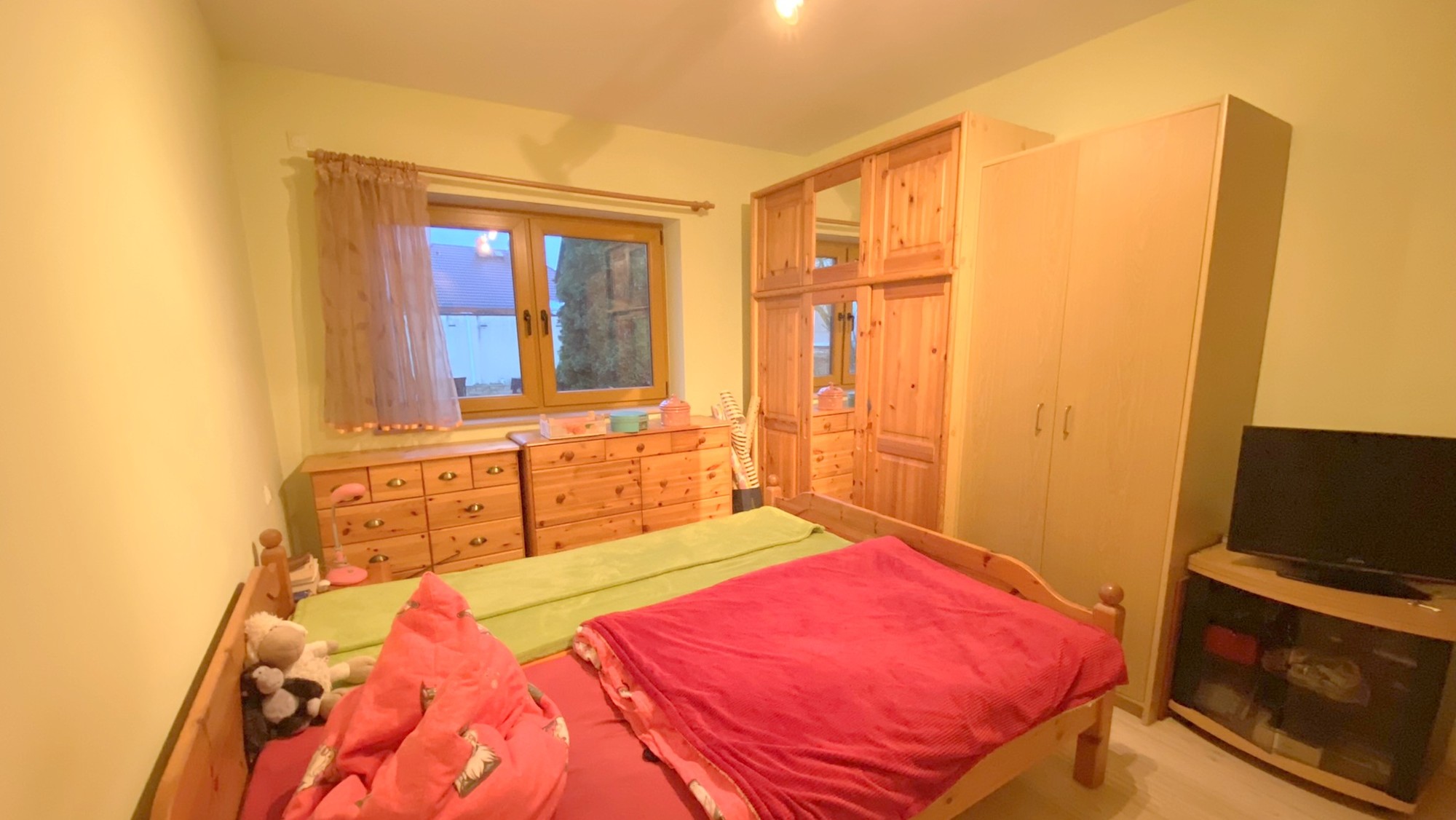 20_nachhause-immobilien_3a060404-4430-461e-871e-77ed0562ee9e_bild Reserviert ... Ein moderner Wohntraum mit Swimmingpool, Ausbaureserve und gro&szlig;em Garten