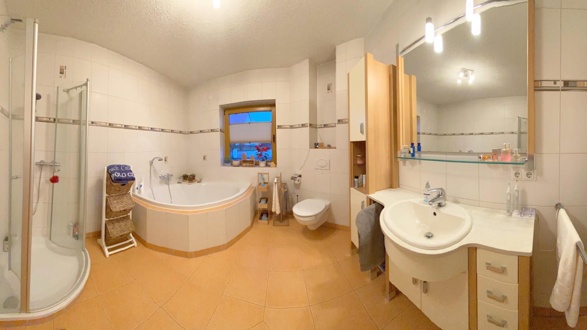 23_nachhause-immobilien_db41fb67-2e07-43e1-95e2-7075331b255d_bild Reserviert ... Ein moderner Wohntraum mit Swimmingpool, Ausbaureserve und gro&szlig;em Garten