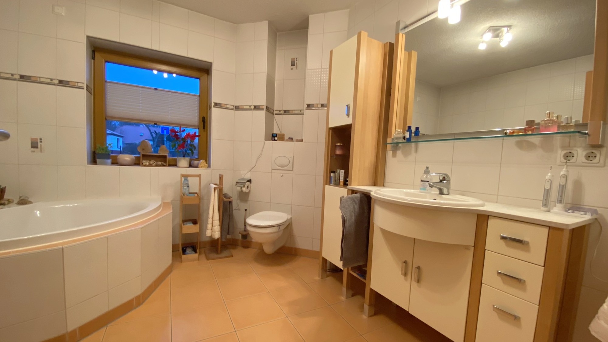 35_nachhause-immobilien_0beca18c-7562-4326-9ec4-6720525b30f2_bild Reserviert ... Ein moderner Wohntraum mit Swimmingpool, Ausbaureserve und gro&szlig;em Garten