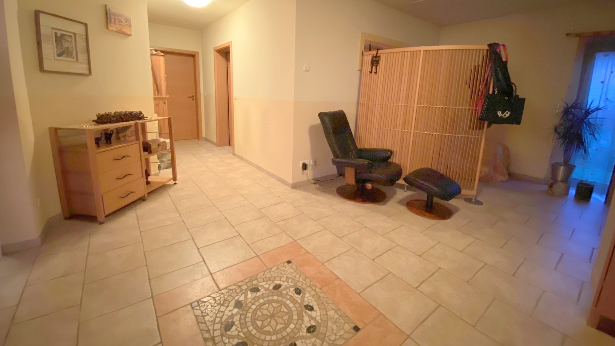 43_nachhause-immobilien_8af3cded-d3bb-45a8-9b8a-53a08bc30202_bild Reserviert ... Ein moderner Wohntraum mit Swimmingpool, Ausbaureserve und gro&szlig;em Garten