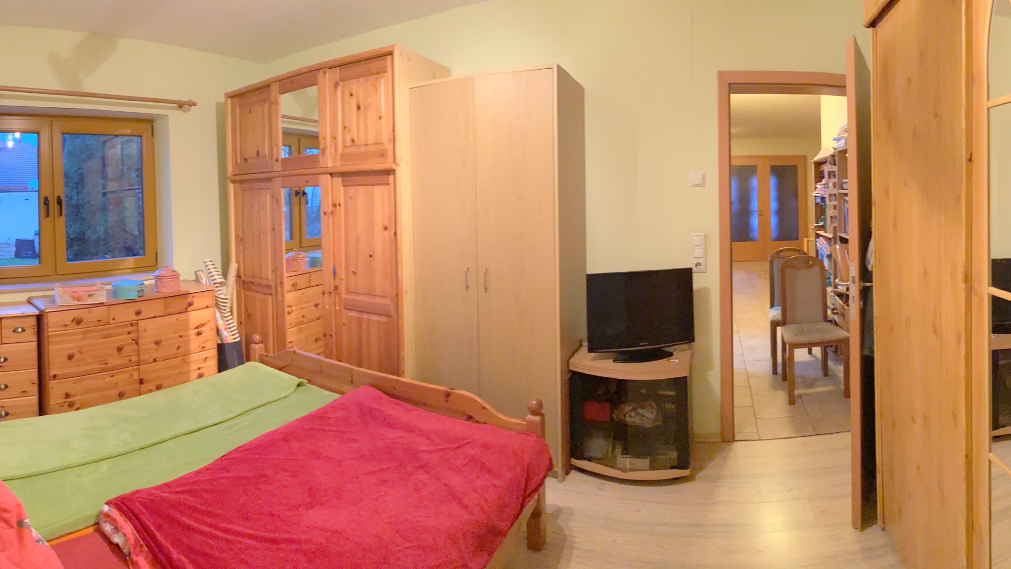 47_nachhause-immobilien_17283425-6301-4c3e-835b-fca493807d4c_bild Reserviert ... Ein moderner Wohntraum mit Swimmingpool, Ausbaureserve und gro&szlig;em Garten