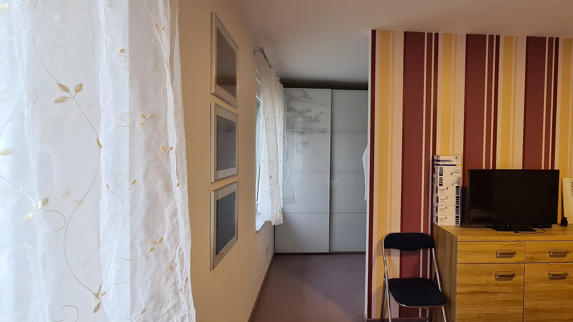 gro&szlig;es Grundst&uuml;ck, das allseitig ist.