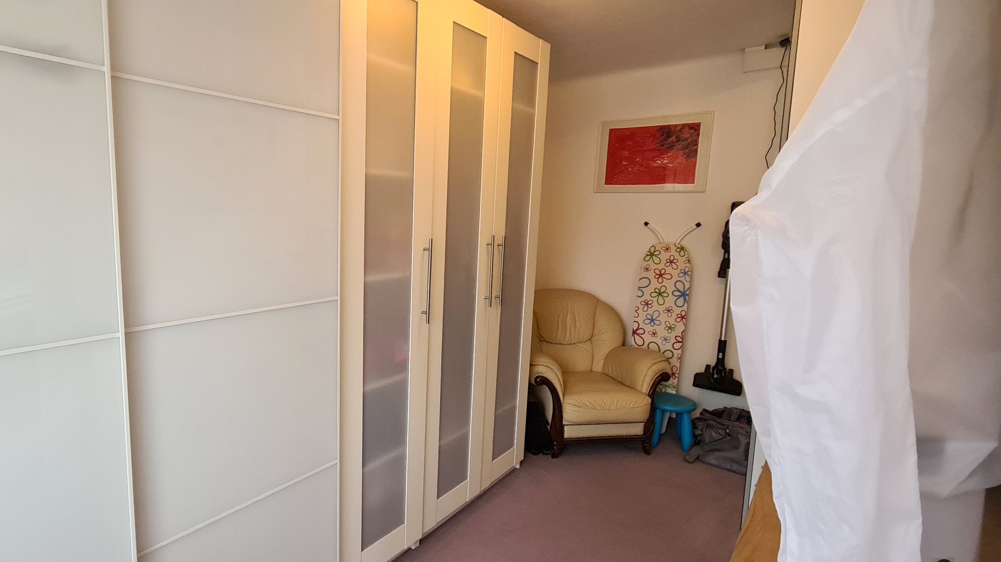 Das Haus ist in massiver Bauweise 