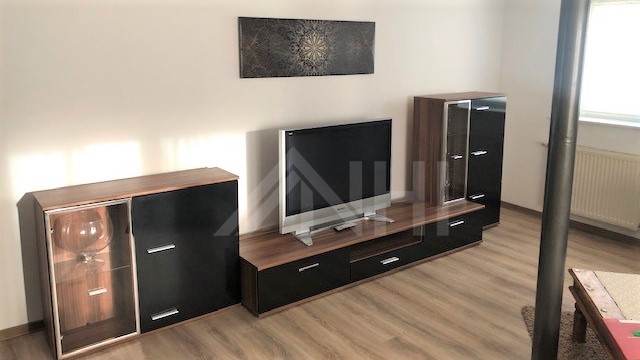 ein Dreifamilienwohnhaus