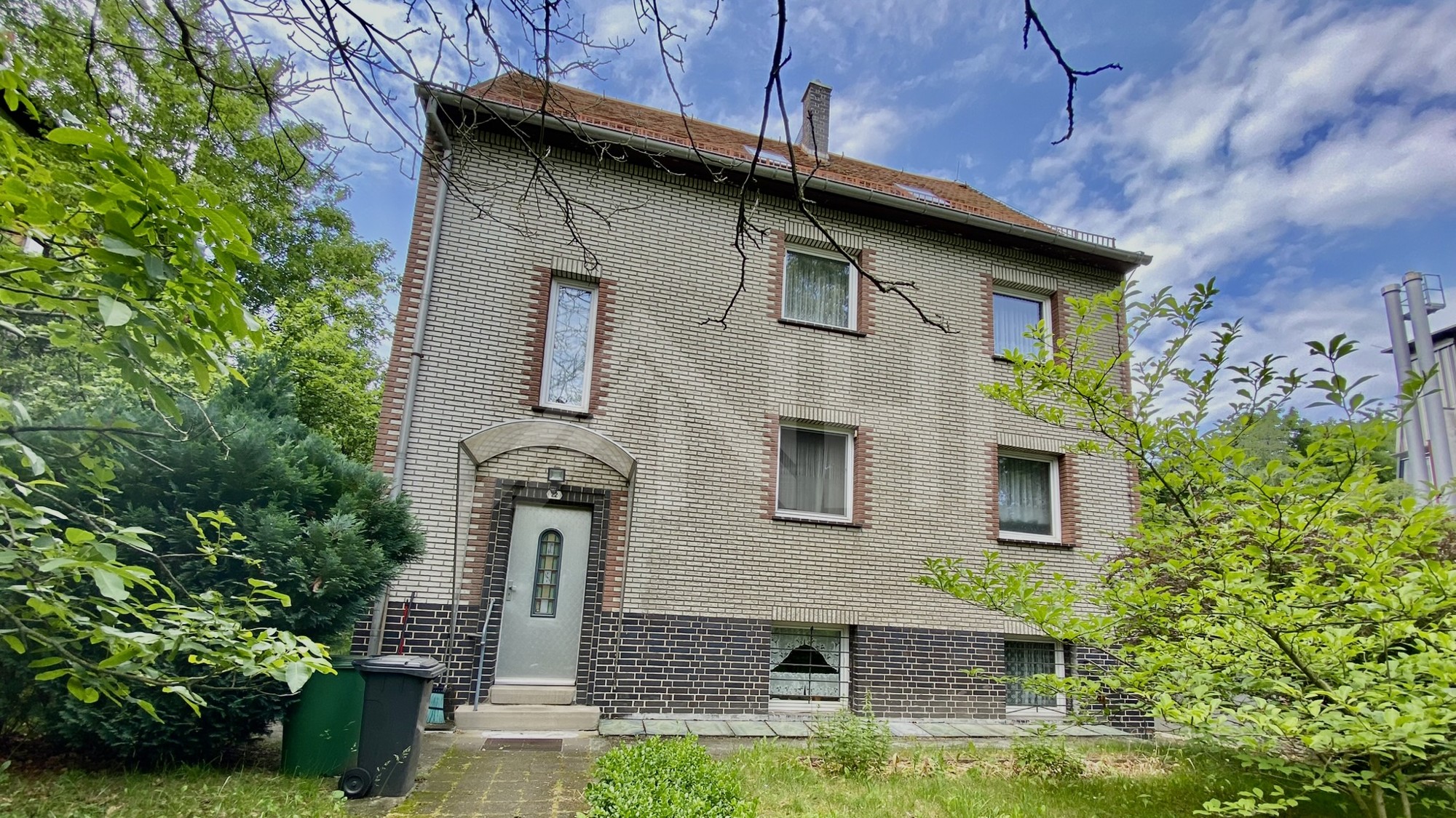 10_nachhause-immobilien_2a58d59e-044a-4194-b222-24747064457b_bild Gartenstadt und Industrieromantik ... Zweifamilienwohnhaus mit viel Potential