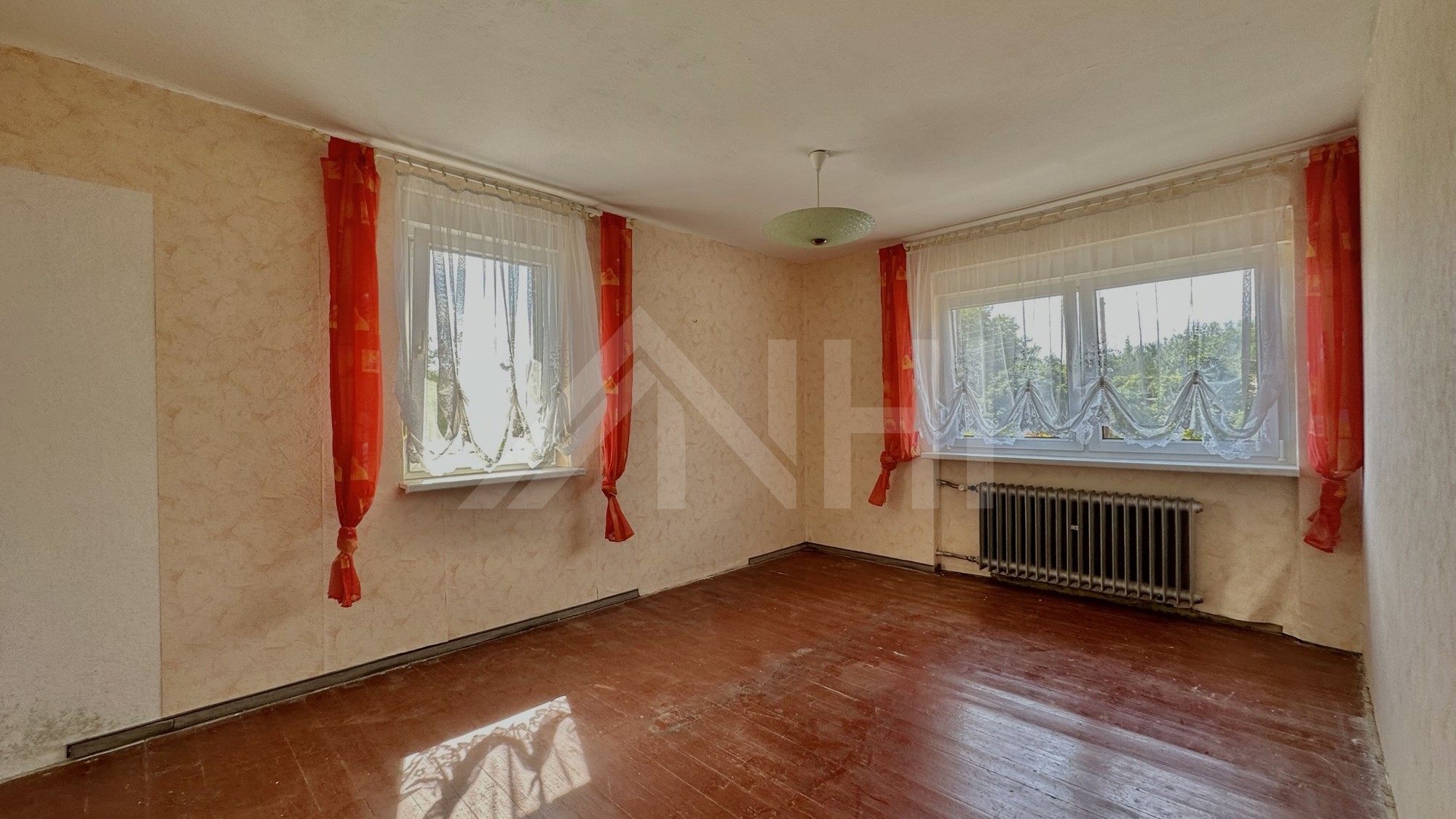 ein Wohn- und Gesch&auml;ftshaus