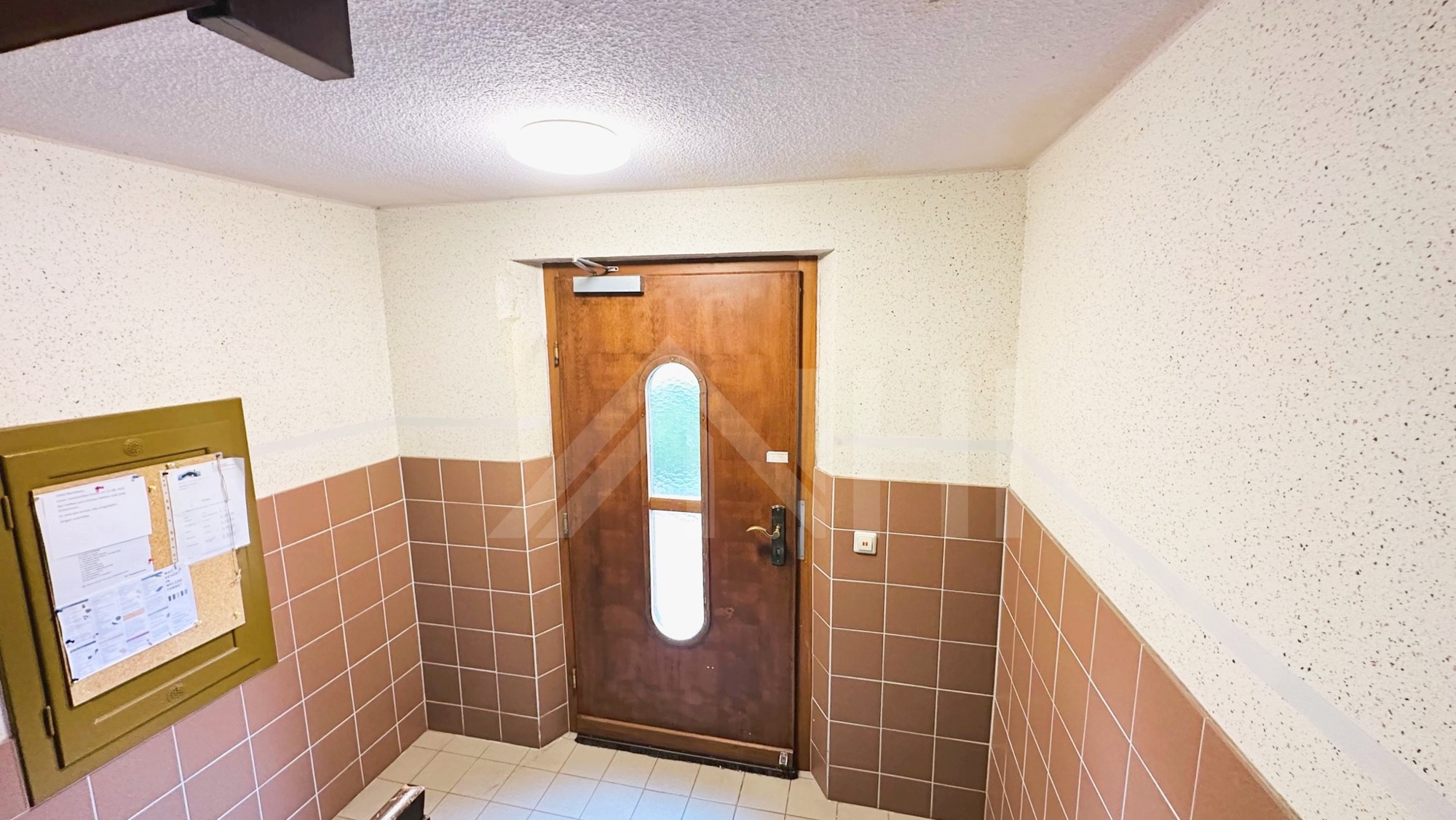 vollst&auml;ndig unterkellert. 