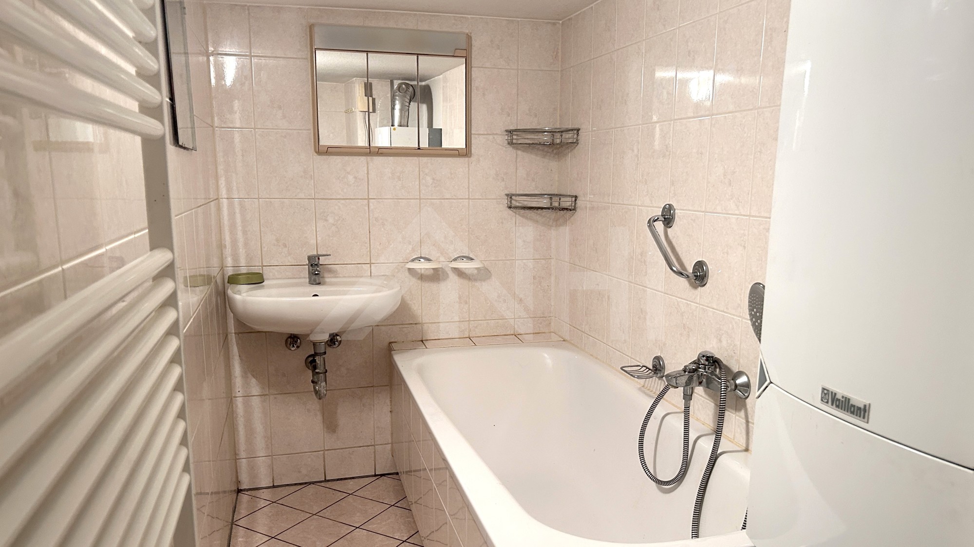 Die Immobilie ist massiv gebaut.