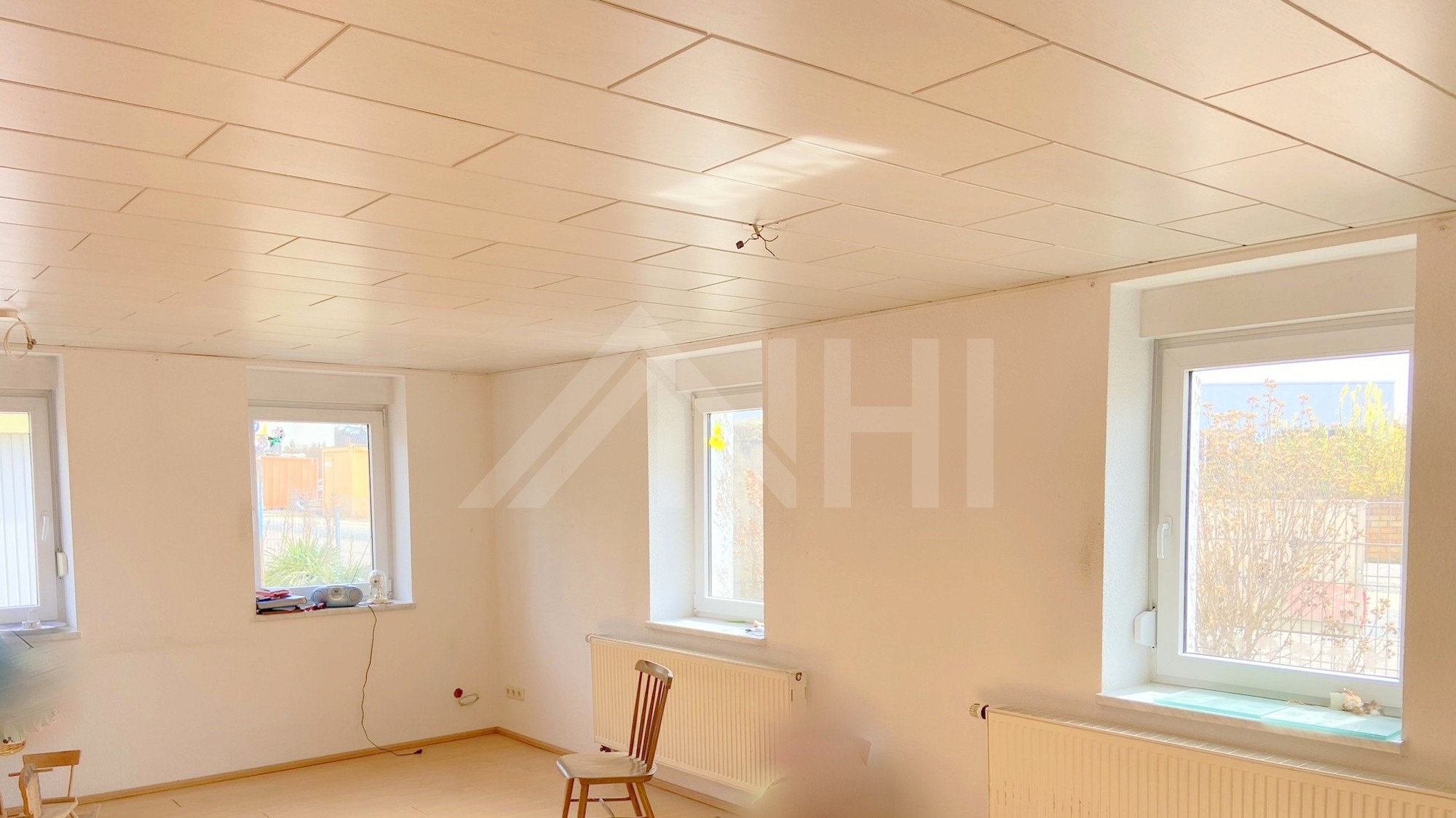 02_nachhause-immobilien_dff692ff-94f2-45d8-b3de-d220dbb006dc_bild Optimal f&uuml;r eine junge Familie, die das Wohnen im Gr&uuml;nen sch&auml;tzt ... Kleines Einfamilienhaus auf gro&szlig;em Grundst&uuml;ck