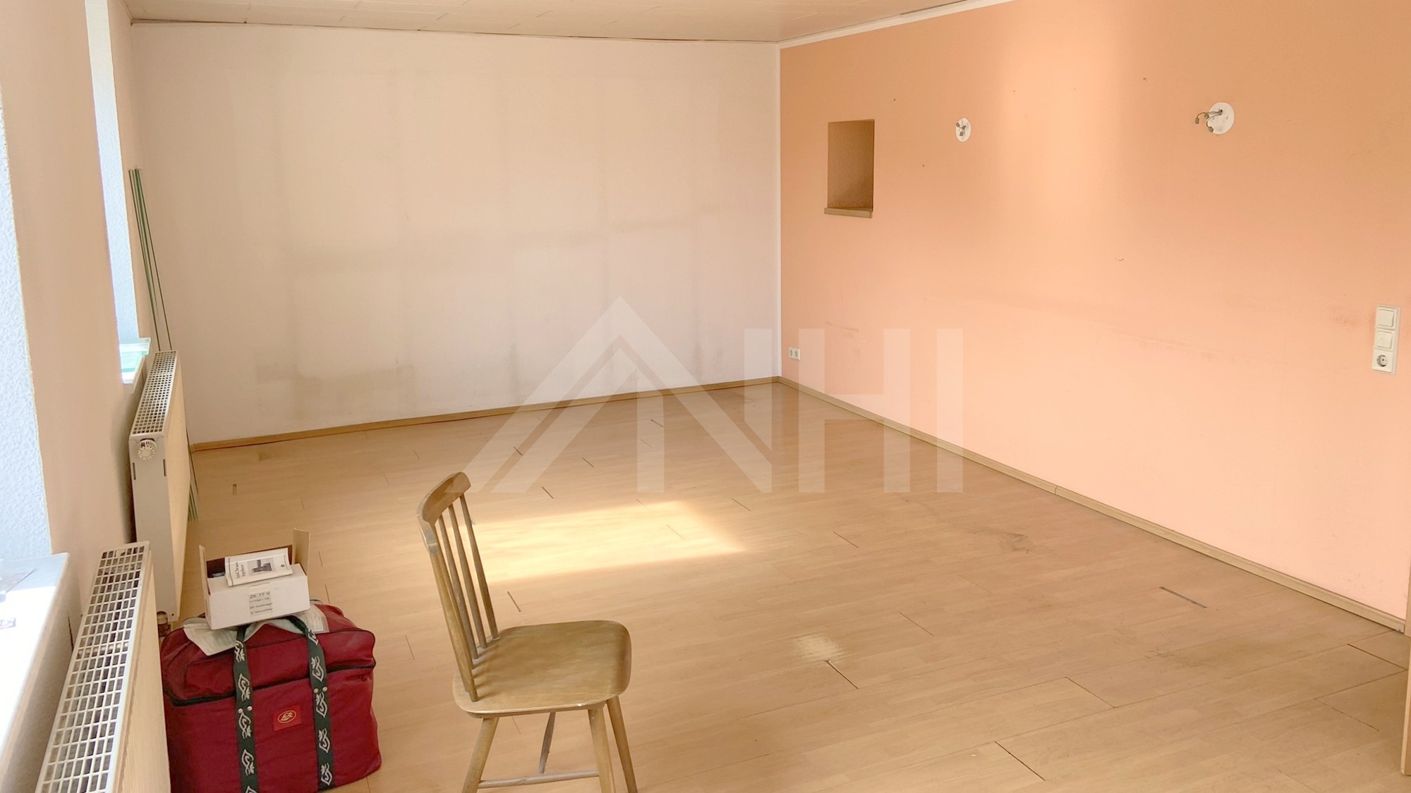 11_nachhause-immobilien_ff7a0aba-bae2-41b6-af2e-8ed431d33fda_bild Optimal f&uuml;r eine junge Familie, die das Wohnen im Gr&uuml;nen sch&auml;tzt ... Kleines Einfamilienhaus auf gro&szlig;em Grundst&uuml;ck