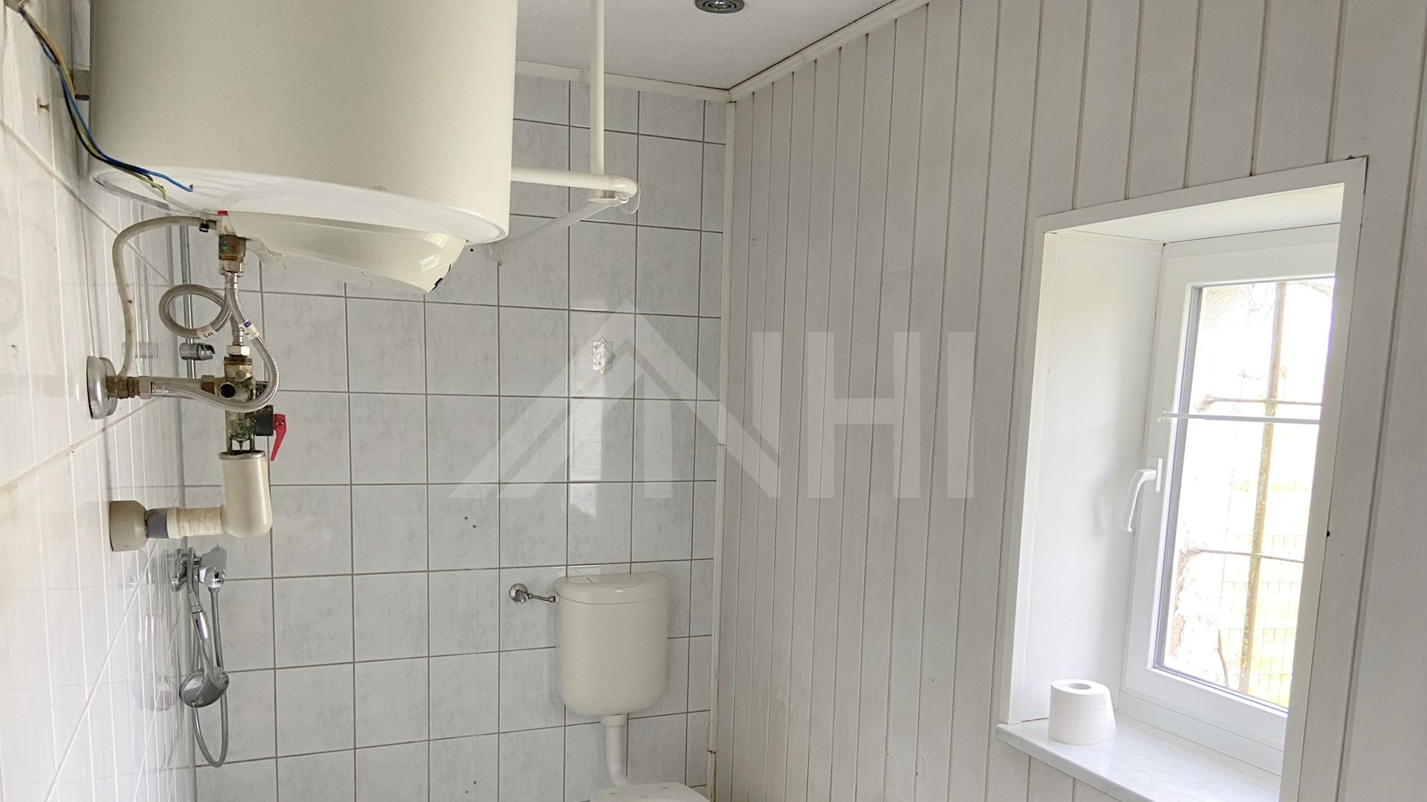 15_nachhause-immobilien_11112ed4-4cba-49e9-b4dc-092278914e42_bild Optimal f&uuml;r eine junge Familie, die das Wohnen im Gr&uuml;nen sch&auml;tzt ... Kleines Einfamilienhaus auf gro&szlig;em Grundst&uuml;ck