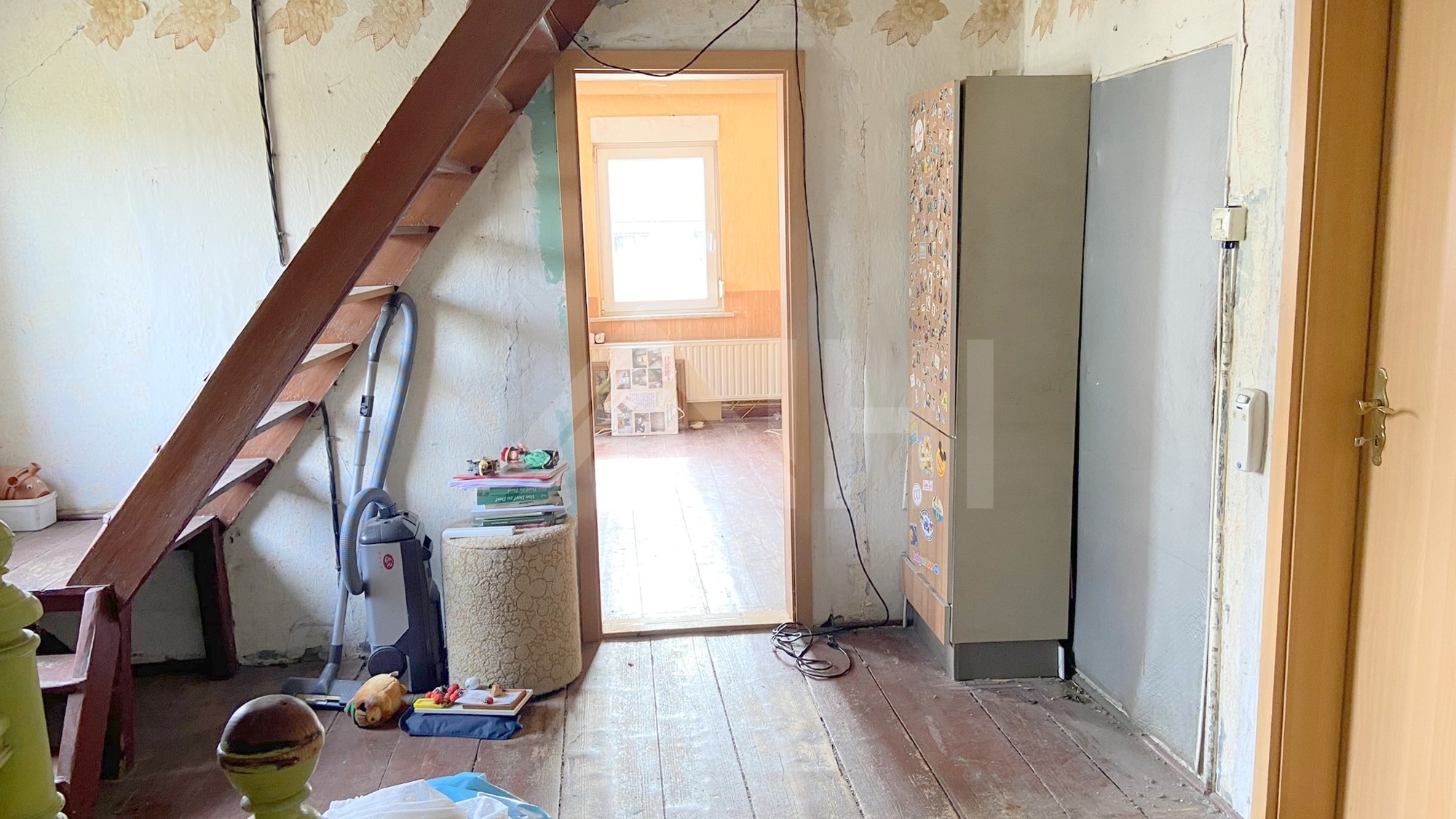 19_nachhause-immobilien_85b41f49-4704-4f3a-8a12-c38e63b8d567_bild Optimal f&uuml;r eine junge Familie, die das Wohnen im Gr&uuml;nen sch&auml;tzt ... Kleines Einfamilienhaus auf gro&szlig;em Grundst&uuml;ck