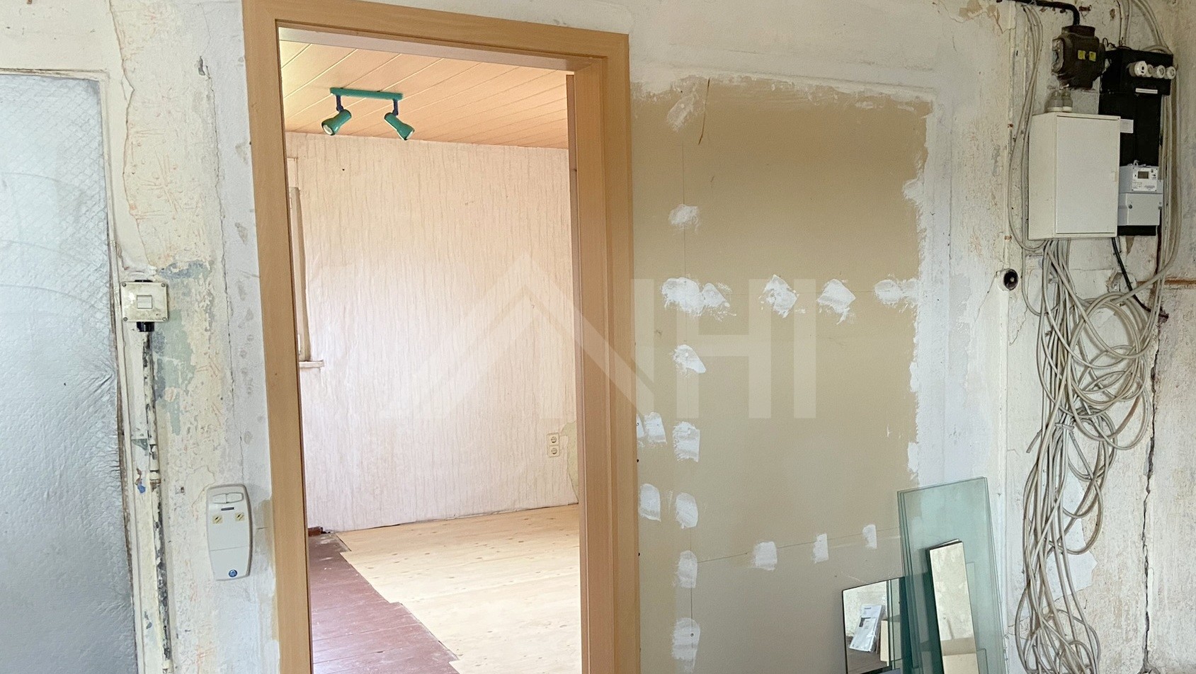 20_nachhause-immobilien_84a80691-70c6-4394-aa43-1a50104b2f48_bild Optimal f&uuml;r eine junge Familie, die das Wohnen im Gr&uuml;nen sch&auml;tzt ... Kleines Einfamilienhaus auf gro&szlig;em Grundst&uuml;ck