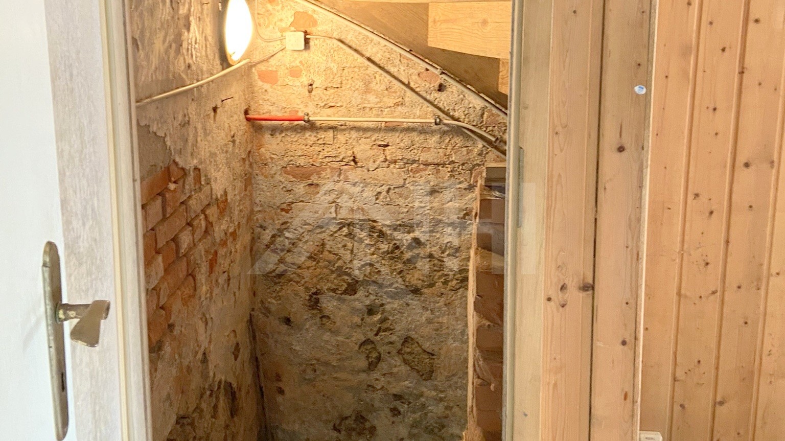 32_nachhause-immobilien_7c1c48c7-d050-450d-9ede-ec363f8c2c0b_bild Optimal f&uuml;r eine junge Familie, die das Wohnen im Gr&uuml;nen sch&auml;tzt ... Kleines Einfamilienhaus auf gro&szlig;em Grundst&uuml;ck