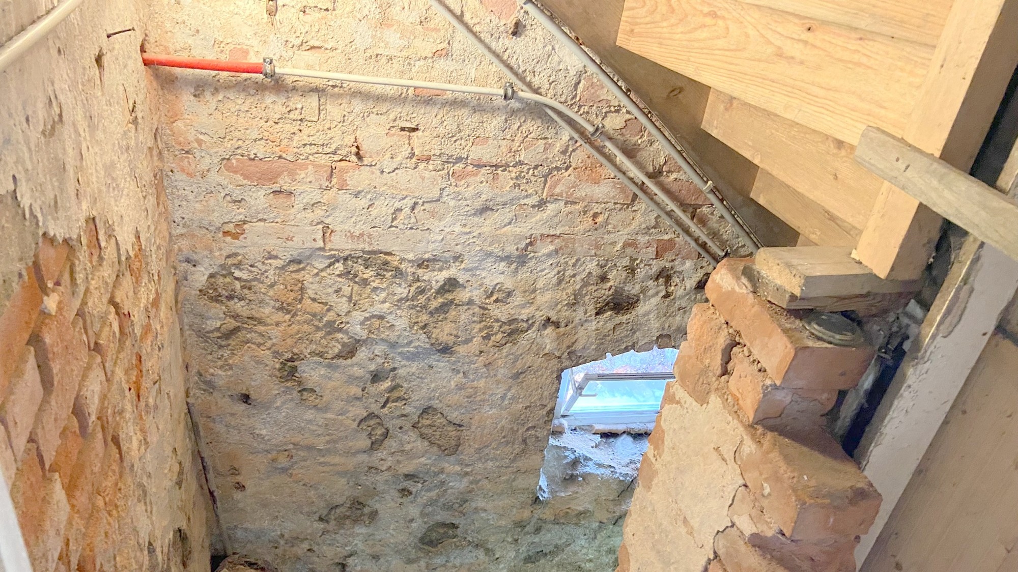 33_nachhause-immobilien_d771a657-6e70-46cf-90d1-1dafc206e140_bild Optimal f&uuml;r eine junge Familie, die das Wohnen im Gr&uuml;nen sch&auml;tzt ... Kleines Einfamilienhaus auf gro&szlig;em Grundst&uuml;ck