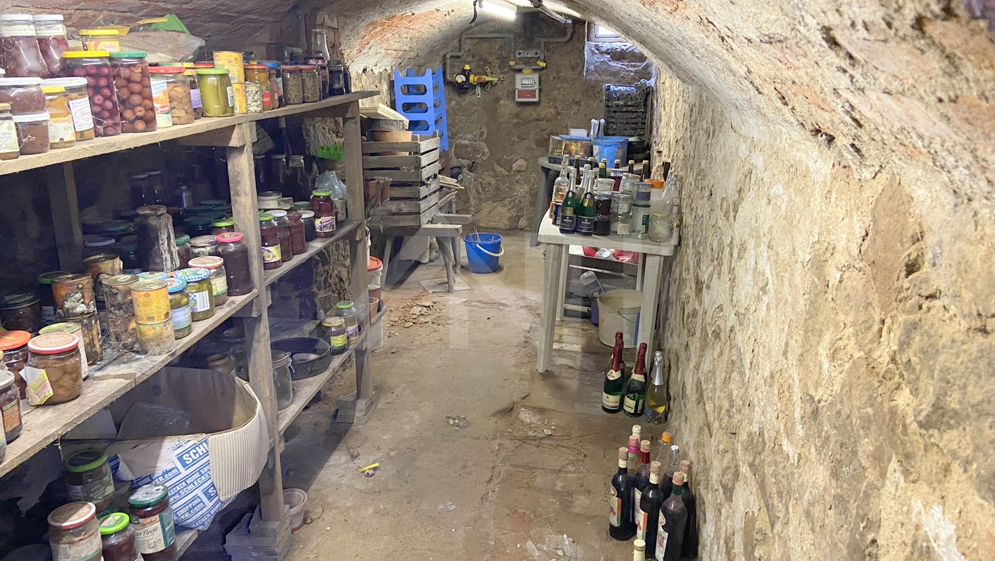 34_nachhause-immobilien_1b743ecd-9e30-4817-b678-d5a1ef7a473a_bild Optimal f&uuml;r eine junge Familie, die das Wohnen im Gr&uuml;nen sch&auml;tzt ... Kleines Einfamilienhaus auf gro&szlig;em Grundst&uuml;ck