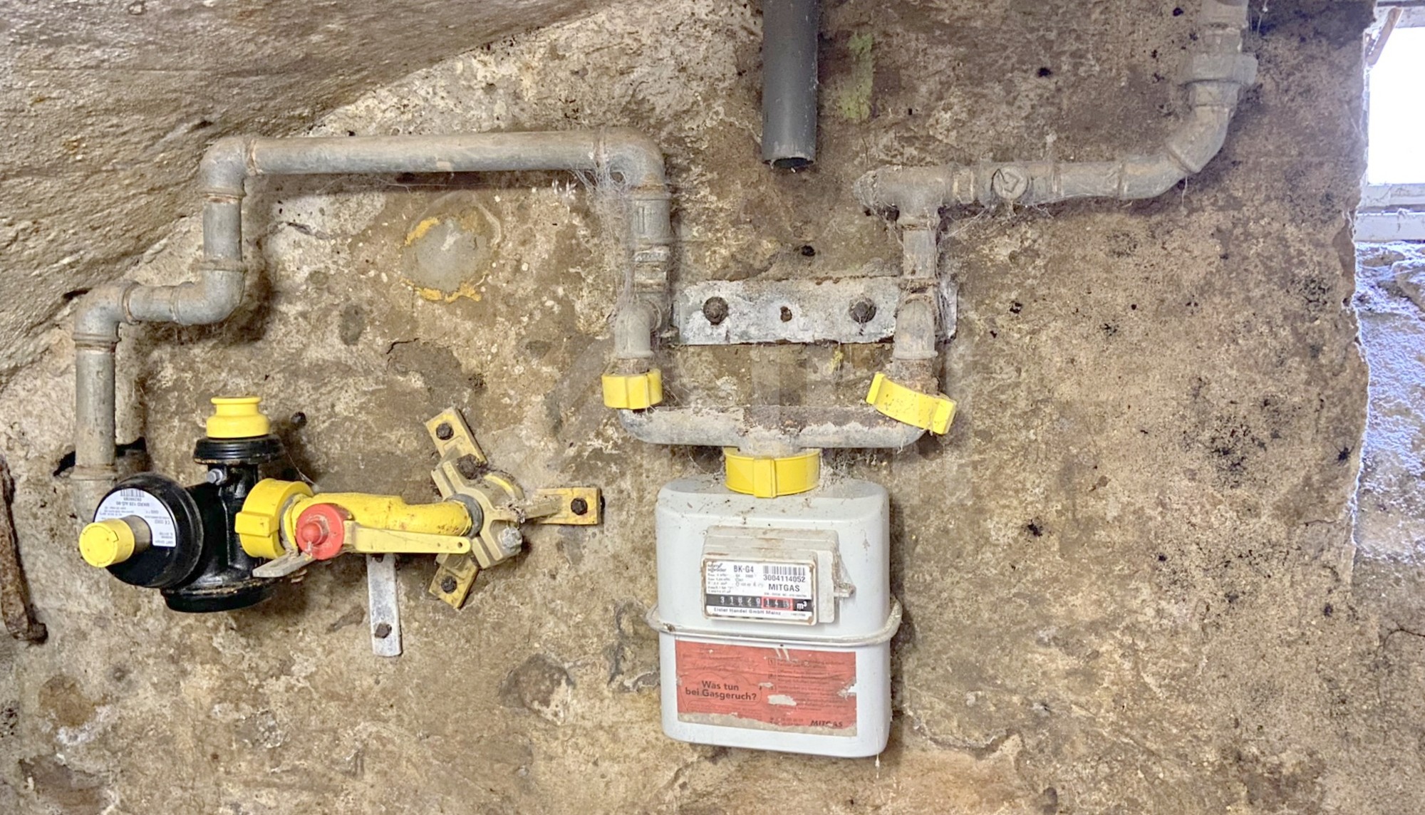 35_nachhause-immobilien_19f7fe9a-bd74-4c30-a498-955a91803e4d_bild Optimal f&uuml;r eine junge Familie, die das Wohnen im Gr&uuml;nen sch&auml;tzt ... Kleines Einfamilienhaus auf gro&szlig;em Grundst&uuml;ck